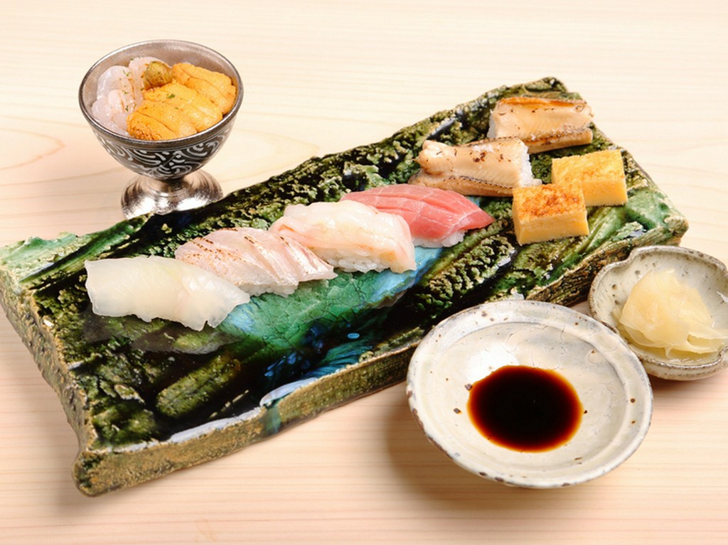 日々移り変わる旬の海の幸を職人技で握った『寿司』