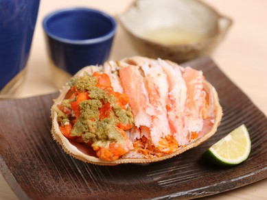 丹念に仕込まれた蟹の美味に舌鼓『冷菜～甲羅盛り』