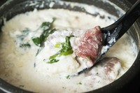 女性客の心をガッチリキャッチ。トロトロな濃厚チーズと赤身肉を合わせた、斬新な『チーズリゾット』