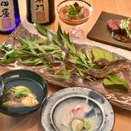 『先付』から始まり、『焼物』や『お椀』など、目にも美しい全10品が楽しめるコースです。地物野菜や肉、魚がバランスよく盛り込まれたメニューは、月ごとに内容が変わり、訪れるたび新しいおいしさに出合えます。