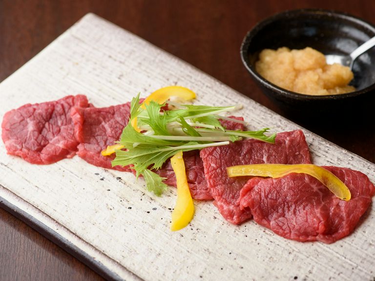 おろしポン酢につけてアッサリといただく『牛もも』