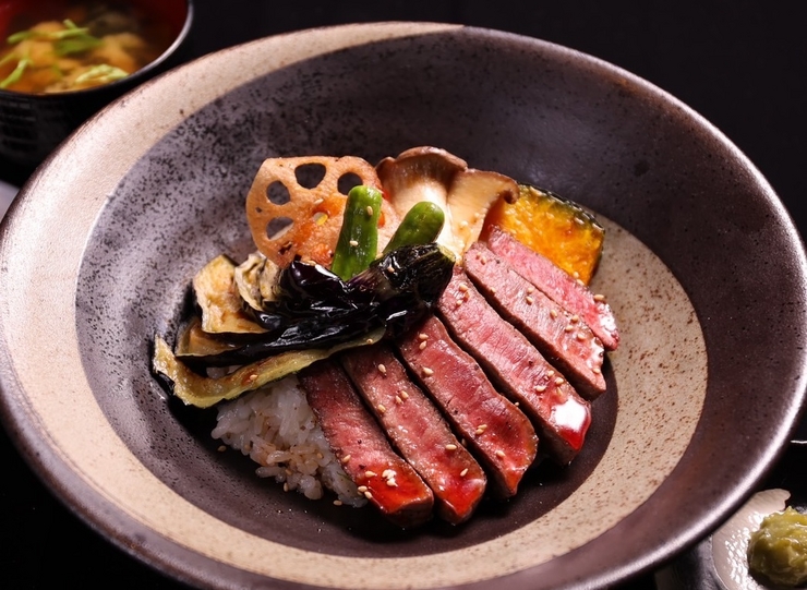 For sightseeing in Kanazawa, Ishikawa Prefecture. Delicious Noto beef and wine