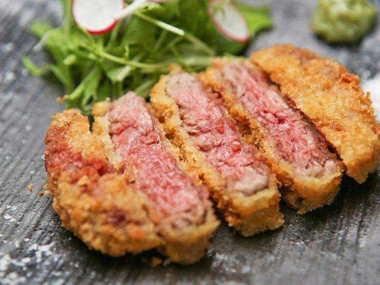 香ばしい衣を纏った究極の赤身肉『シャトーブリアンの牛かつ』数量限定