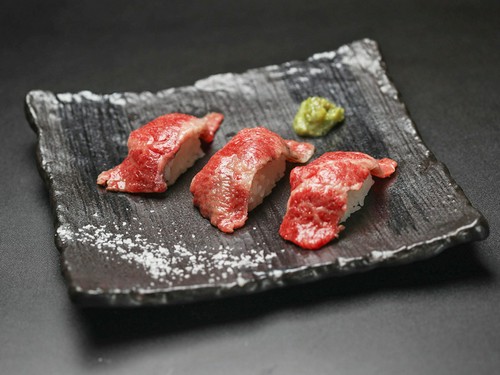 お腹も心も満たしてくれる肉料理