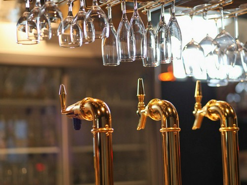 お肉をよりおいしく味わう、ワインや石川の日本酒もご用意