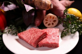 能登牛や加賀野菜など、新鮮な地のものをふんだんに