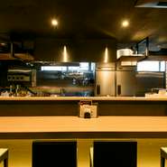 肩ひじ張らずに、おいしい肉料理とワインを堪能できるお店です。季節の加賀野菜が一緒に味わえる一皿もあり嬉しいかぎり。石川県のおいしい日本酒も用意されているのでお見逃しなく。