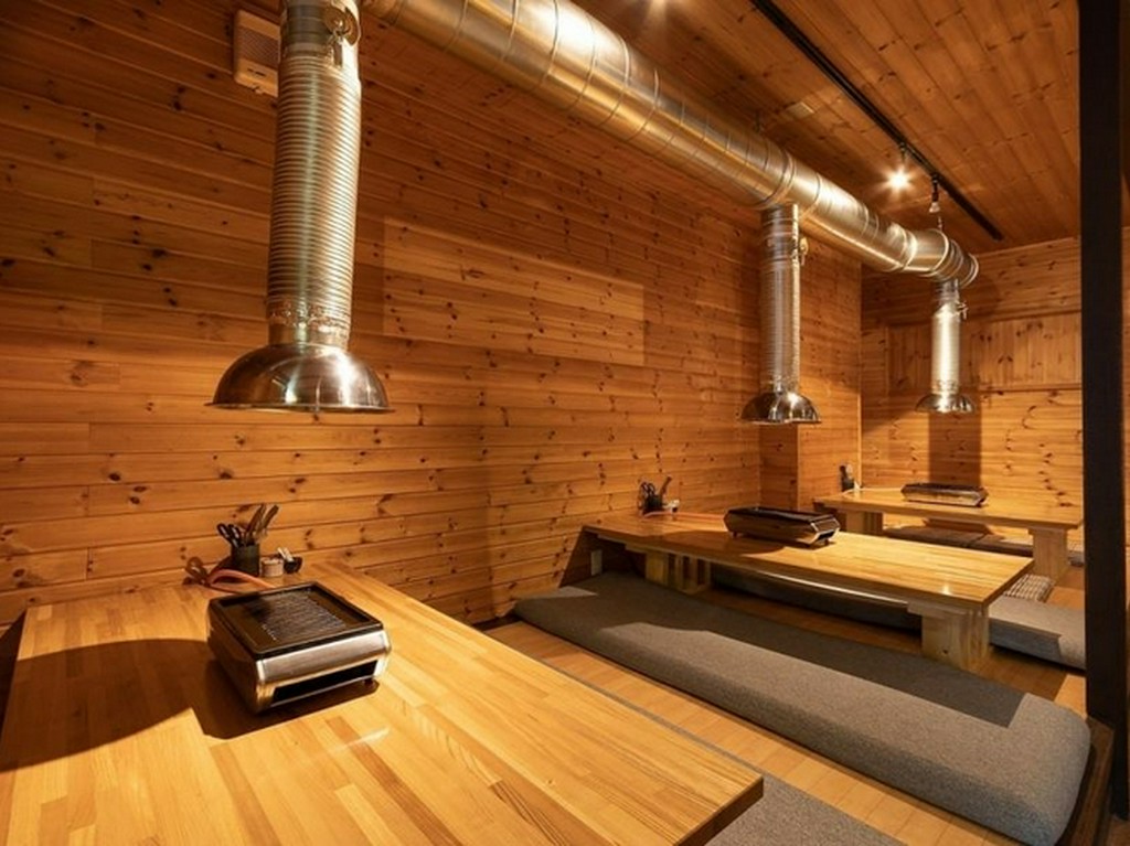 宴会向けのお座敷席。最大6名席2卓、4名席1卓ご用意