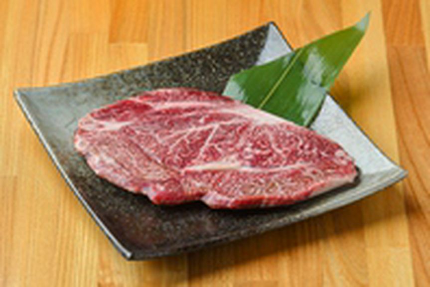  お肉のカットは1枚1枚徹底的にこだわっております