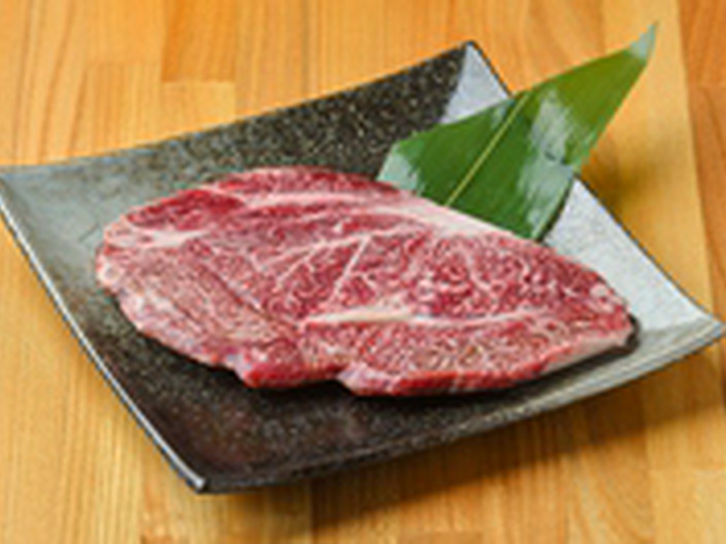  お肉のカットは1枚1枚徹底的にこだわっております