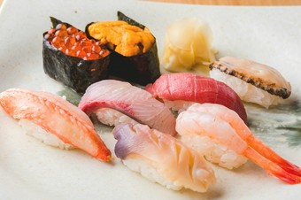 自信を持って店主がオススメする、コストパフォーマンス抜群の『特上握り』