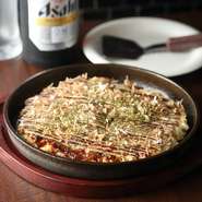 お店の豚肉はすべて鹿児島のブランド豚「茶美豚」を使用しています。中でも『お好み焼き（ぶた玉）』は、そんな豚の甘みと旨み存分に感じられる逸品。