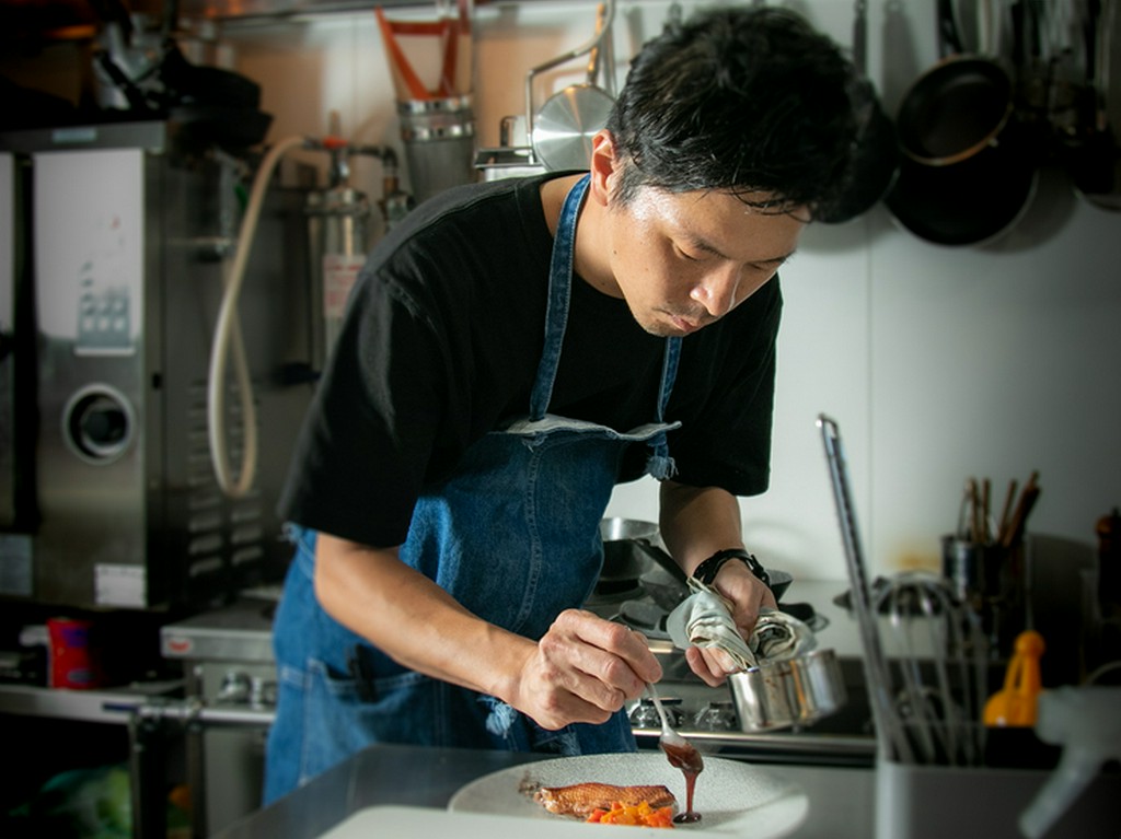 手間ひまかけてつくりあげる、嶋口氏こだわりの逸品をいただく