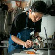 手間ひまかけてつくりあげる、嶋口氏こだわりの逸品をいただく