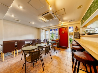 フラリと来店し、食事とお酒をひとり嗜む