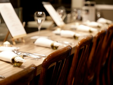 落ち着いた大人の雰囲気で二人の時間を