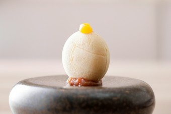 こんな料理見たことない！　カジュアルに高級食材を味わえる。一度食べたら忘れられない『フォアグラ最中』