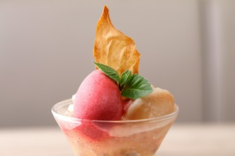 旬のフルーツを使って美しく斬新に。季節が変わる度に新しい発見が楽しみになる『デザート』