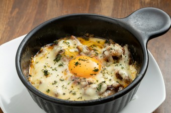 豚バラの煮込み～トロトロチーズと半熟玉子のせ～