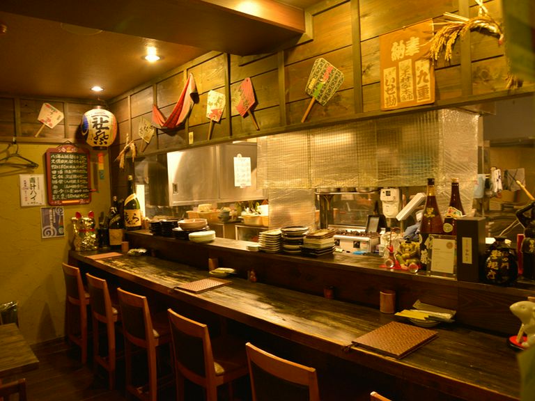 気兼ねない食事を楽しめるカウンター