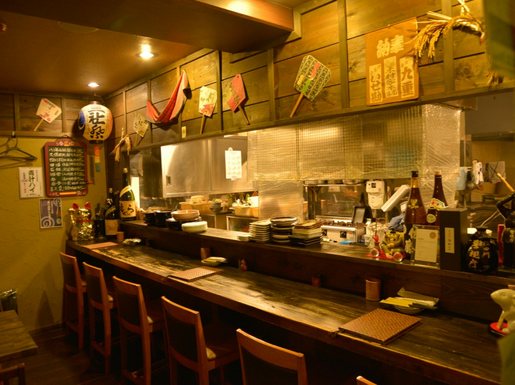 気兼ねない食事を楽しめるカウンター