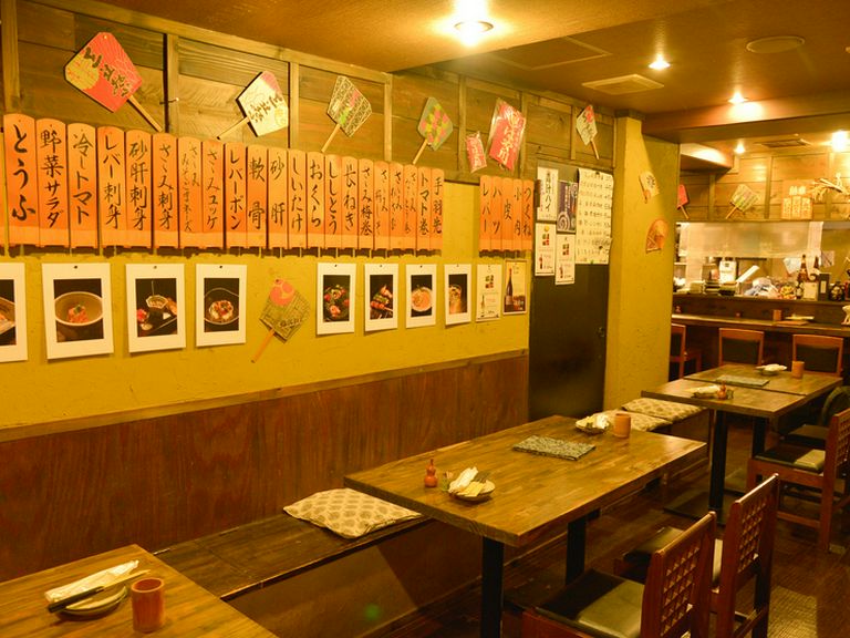 気の合う仲間や友人と鶏のおいしさを満喫する