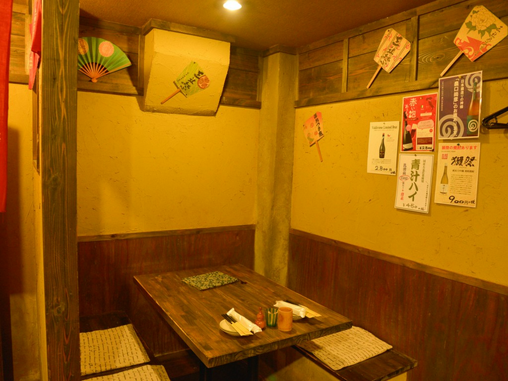 グループ利用にも最適なテーブル席