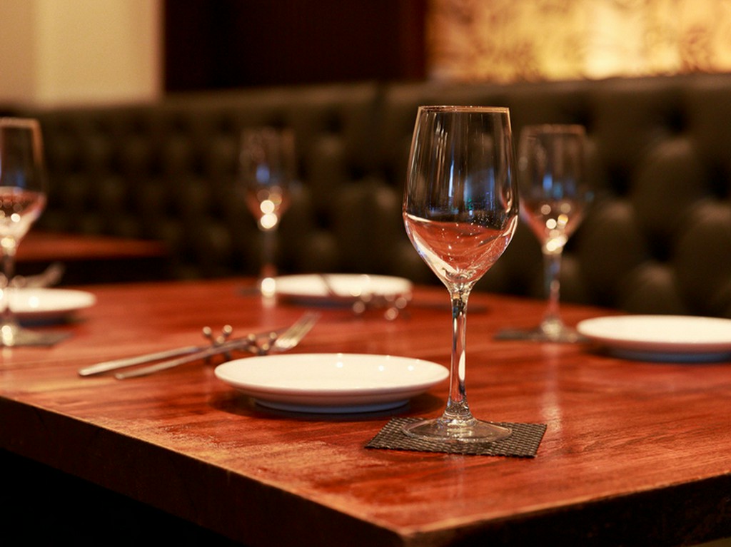 ラグジュアリーな空間でリッチに乾杯