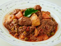 牛肉をじっくりと煮込んだ『Kaldereta　カルデレータ』