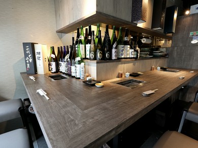 温かみのあるアットホームな店内でくつろぐ