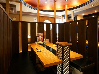 洗練された空間で、食事や会話を心ゆくまで堪能
