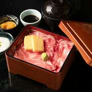あぶり和牛刺とろろ重