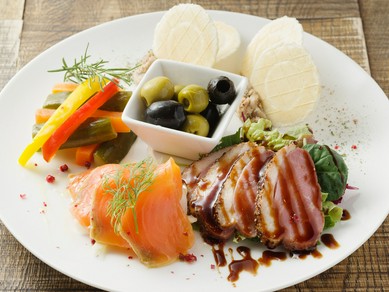 洗練された空間で、食事や会話を心ゆくまで堪能