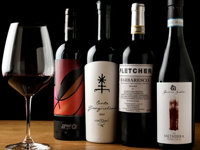 ソムリエ厳選ワインによるその月ならではのマリアージュ