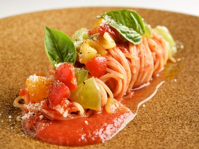 トマトの存在が際立つ『厳選フルーツトマトのスパゲッティ　ポモドーロ』