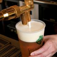 セットは2時間（30分前ラストオーダー）のフリードリンク付き。定番のビールをはじめとしたスタンダード、スパークリングワインも楽しめるハイグレードなど、ラインナップも多彩です。