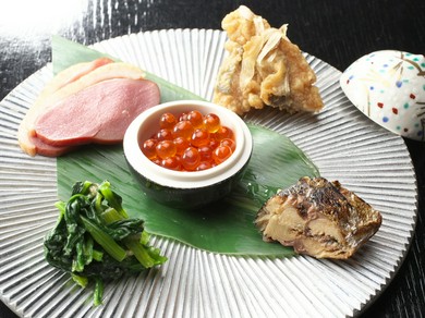 料理がお酒を呼び、お酒が料理を呼ぶ! 季節の『八寸』