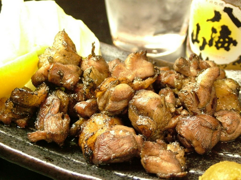 炭火で焼き上げる、芳ばしい香りが特徴『さつま知覧どり　薩摩もも焼（100g）』