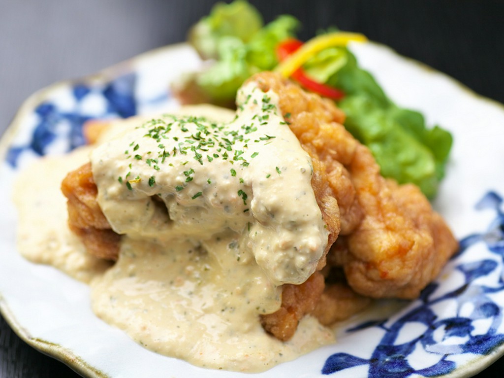 「薩摩知覧どり」や「霧島鶏」など、国産の食材を選りすぐり