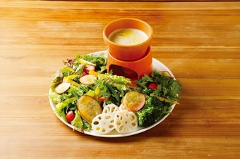 女性にうれしい『バーニャカウダ』