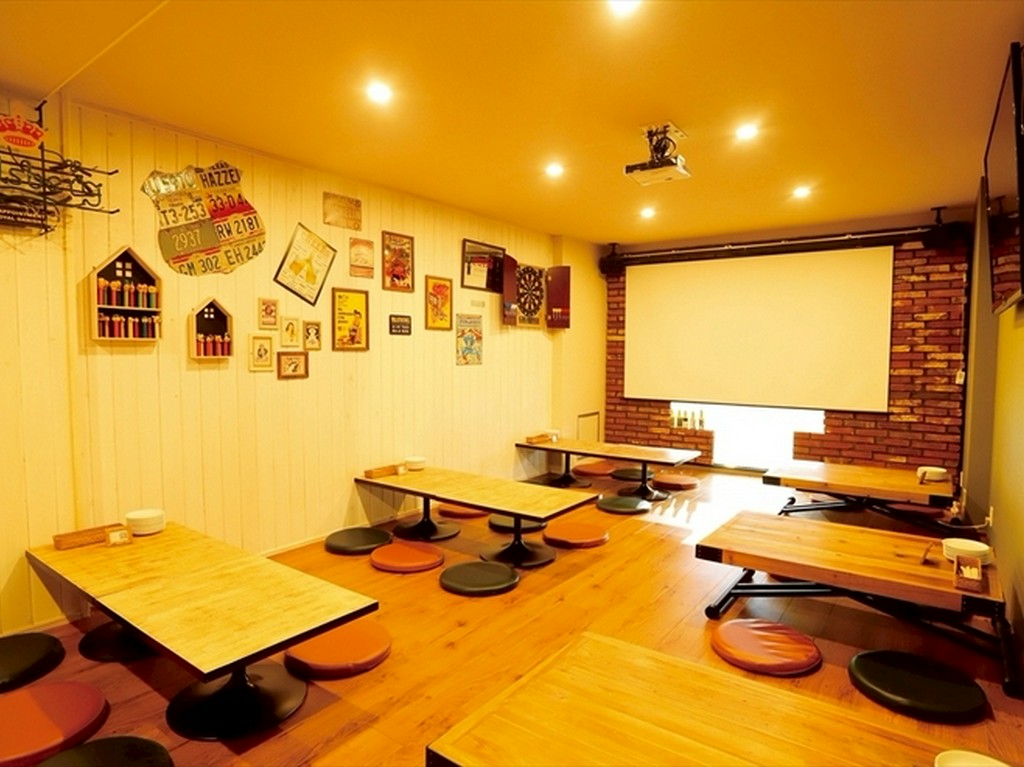 広びろとしたフローリング席