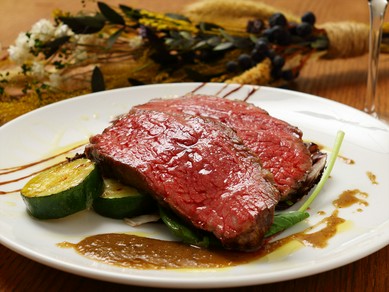 “赤身肉のおいしさ”を堪能できる『富山県産牛の炭火焼き』