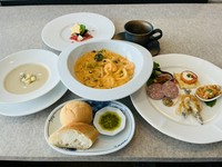 少し贅沢なお昼の時間を。２名様より承ります（３月１日より価格改定しております）