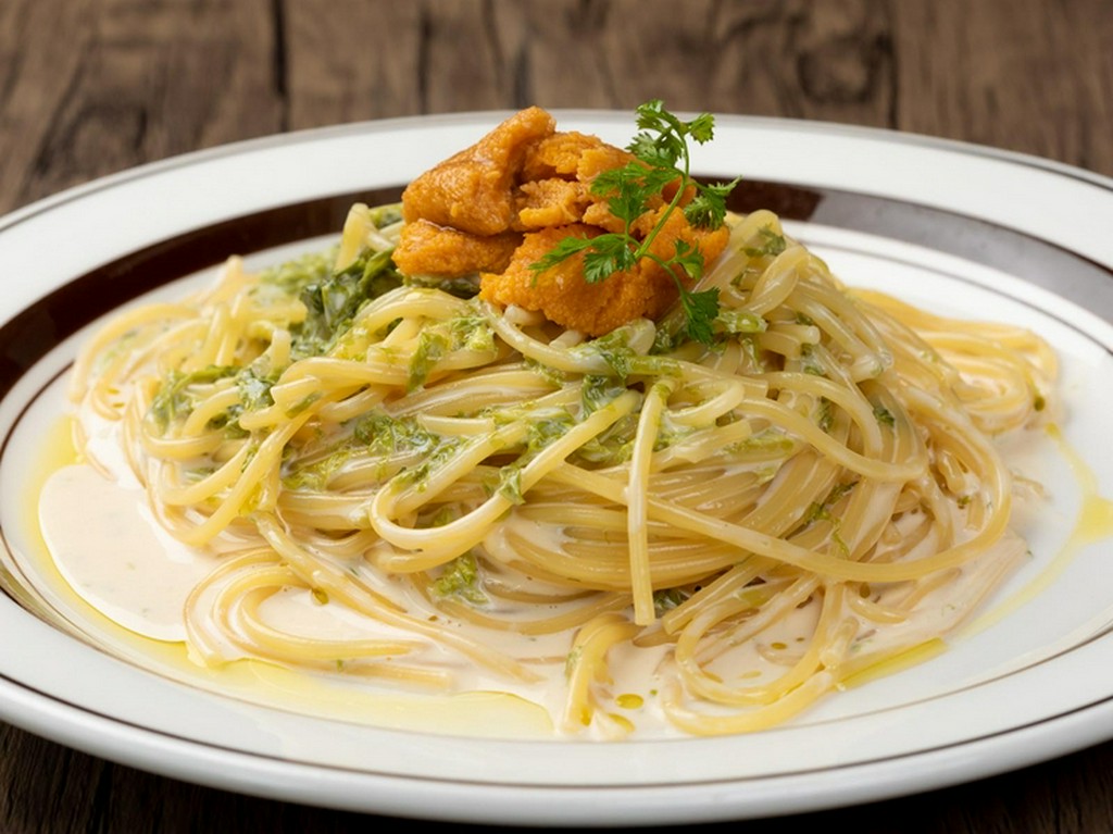 あおさの香りがフワッとただよう『ウニとあおさクリームパスタ』