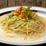 パスタの中でも人気の逸品。ウニのピューレが入ったクリームソースとあおさの相性は抜群で、ついつい手が止まらなくなります。最後は残ったソースをバゲットにつけていただくのもお忘れなく。