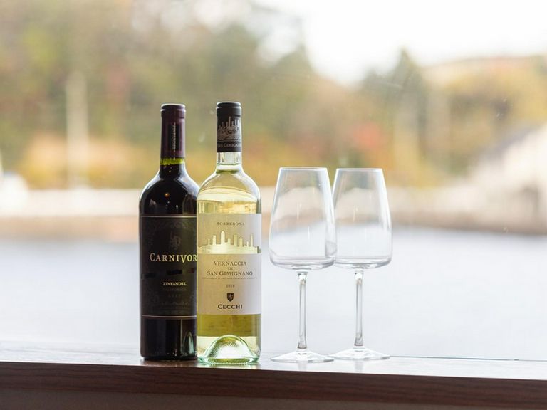 ゲストの希望を受けて仕入れたアルコールも多数用意