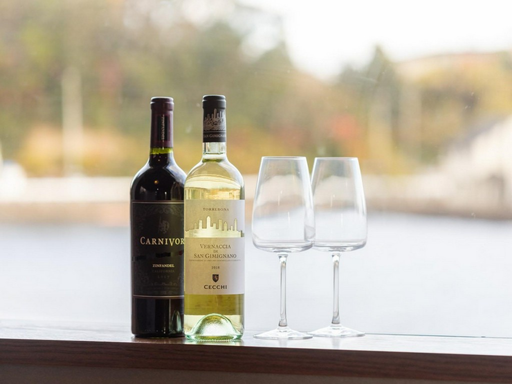 ゲストの希望を受けて仕入れたアルコールも多数用意