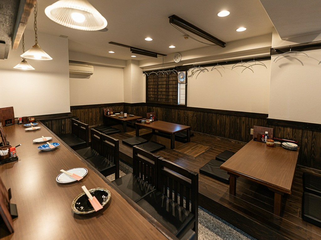 木と白壁が落ち着いた雰囲気を醸し出しています