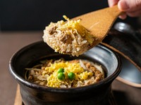 土鍋で生米から炊き上げる特製『鶏飯』