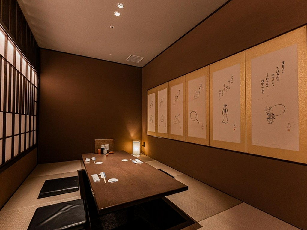 座敷席は掘りごたつ式だからリラックスできる